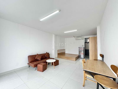 CHO THUÊ PHÒNG CỬA SỔ BAN CÔNG FULL NỘI THẤT ĐƯỜNG NGUYÊNC SỸ SÁCH