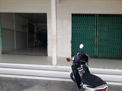 Mặt tiền tiện kinh doanh vị trí đẹp - diện tích lớn