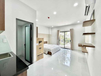 Studio ngay Lê Văn Việt - ban công cực thoáng