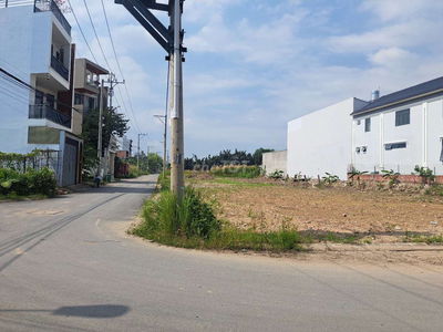 ĐẤT THỔ CƯ – XÂY DỰNG HOÀN CÔNG NGAY – NHÀ 3 LẦU
PHÚ HỮU – Q9