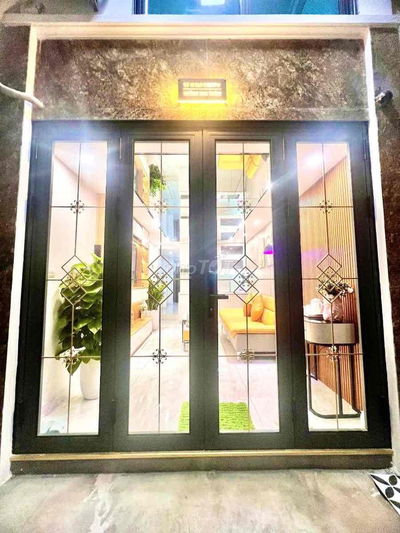 BÁN NHÀ HOÀNG HOA THÁM - THANG MÁY -SÁT PHỐ- TRƯỚC NHÀ RỘNG THOÁNG