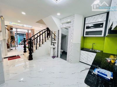 Quá rẻ! Nhà 3 tầng Quận 8 gần trung tâm – giá chỉ 5,25 tỷ”