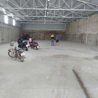 Cho thuê kho ngắn hạn 500m2 đường An Phú Đông 25 xe công 40 feet