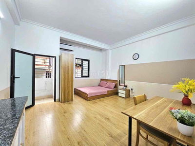 STUDIO BAN CÔNG THOÁNG GẦNMẶT ĐƯỜNG LỚN-89 PHẠM VĂN ĐỒNG-MAI DỊCH