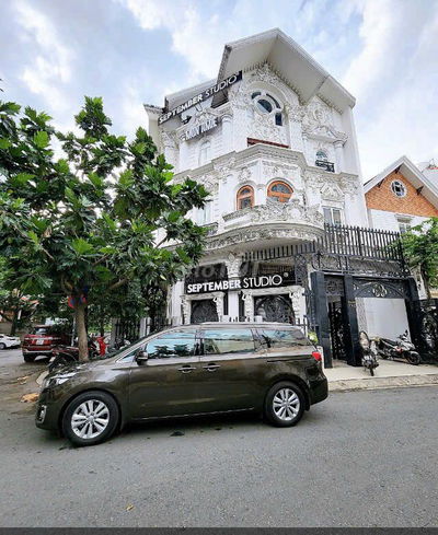 Chủ cho thuê nhà Nguyên căn 766/5 Sư Vạn Hạnh. DT: 8 x 20m, 3 lầu đẹp