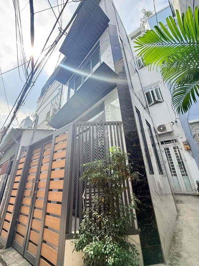 NHÀ NHỎ 3 TẦNG ĐỦ CÔNG NĂNG - NGAY PHẠM VĂN ĐỒNG - GIÁ 3.55 TỶ