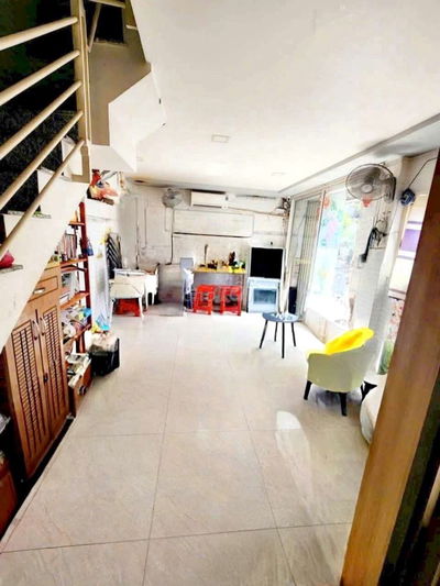 Nhà 4x8m sát mặt tiền 2PN gần chợ