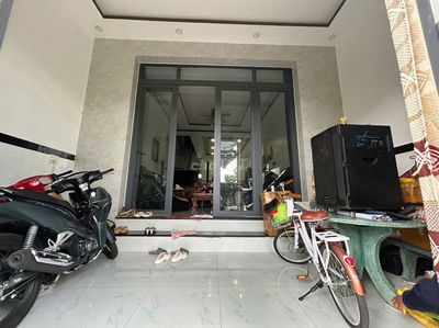 NHÀ PHỐ KDC LONG HẬU, DTSD: 160M2.