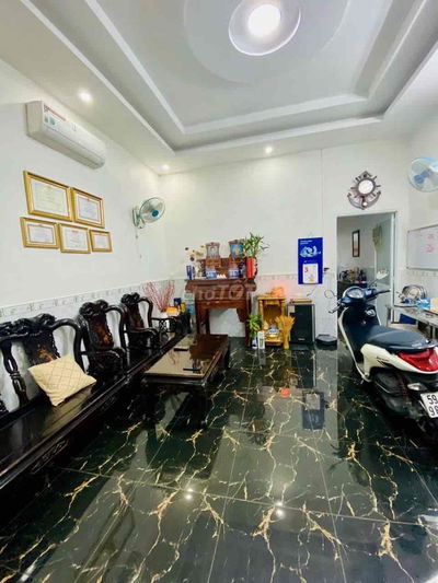 Bán nhà hẻm xe hơi ngủ gần sát khu nhà ở chuyên gia công nghệ cao