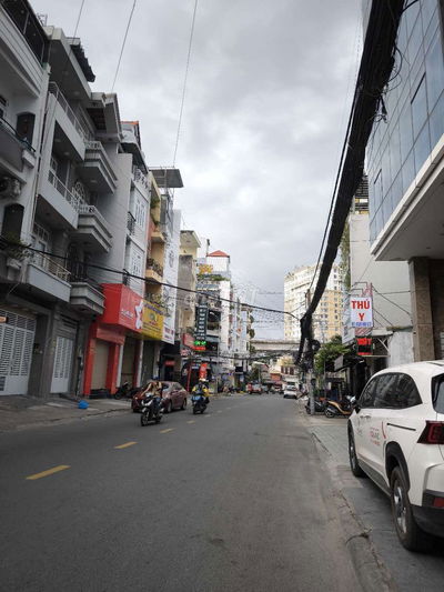 Nhà 1trêt 2 lầu tại đường D1 gần Nguyễn Hữu cảnh