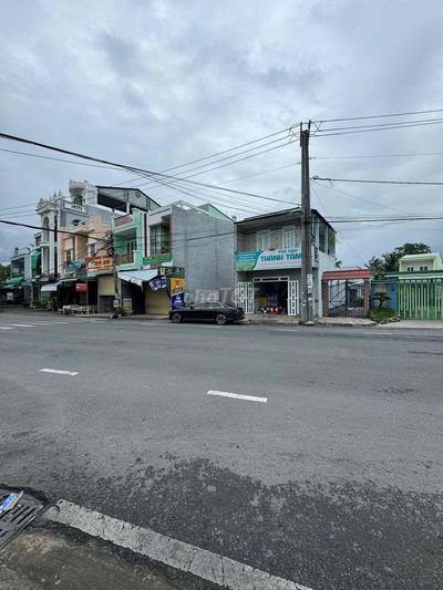 Nhà lầu mặt tiền Huỳnh Phan hộ, gần chợ, sân bay Cần Thơ