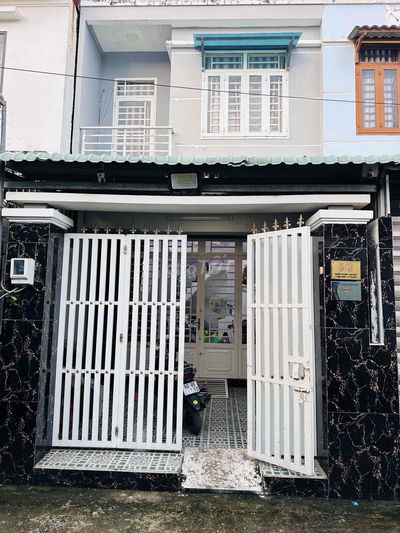 Nhà Trệt - 1 lầu, xe hơi trước nhà, 4.5m x 11.25m