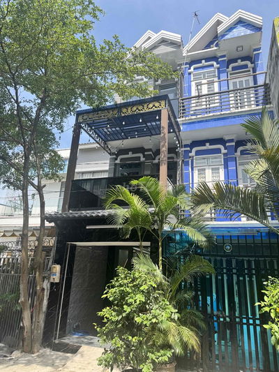 Nhà lầu 4 phòng ngủ hẻm thông, nội thất như hình, đg Lê Văn Lương