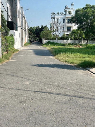 Đất Trung Tâm Thủ Dầu Một DT 5x35m,Giá 1 Tỷ 350Tr,Sổ Sẵn, Đường Xe Hơi