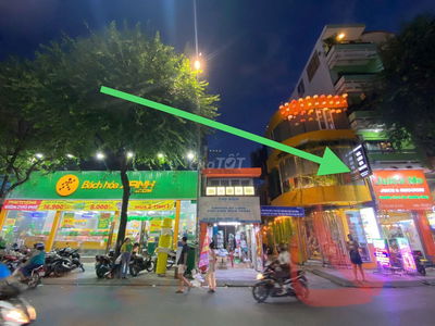 Cho thuê mặt bằng xuyên suốt, có phòng ở lại Phố Tây Bùi Viện Q1