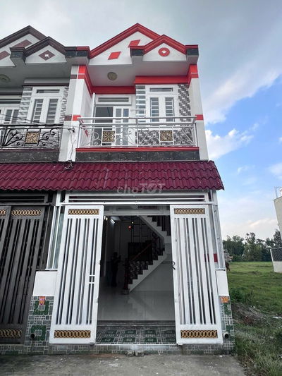 Chính chủ bán nhà 350tr Hóc Môn (4x10) mặt tiền hẻm oto kinh doanh đc