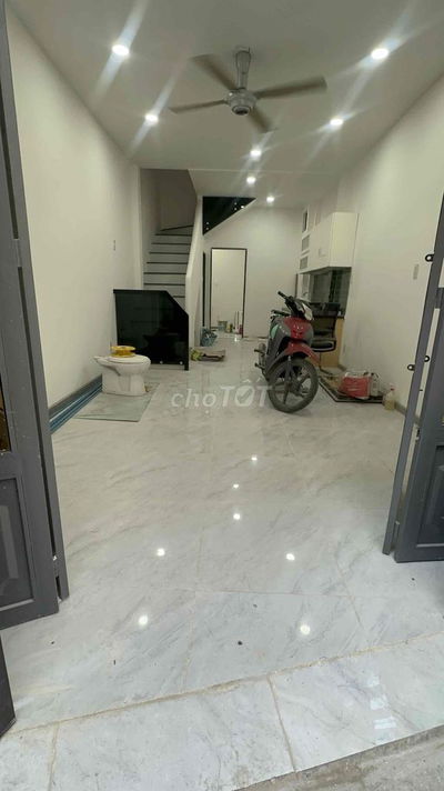 nhà mới xây 3pn 4wc 3 máy lạnh