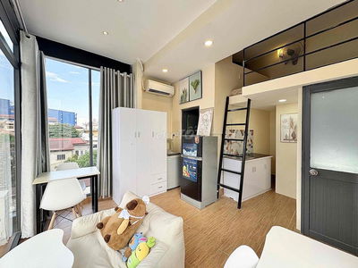 Duplex cự xịn có ban công - Gần ngã 4 Hàng Xanh