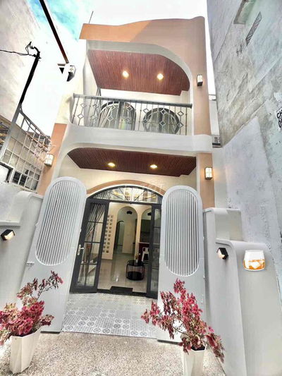 NHÀ 2 TẦNG MỚI FULL NỘI THẤT, 3 PHÒNG NGỦ 3WC(có phòng dưới đất)HẺM 3m