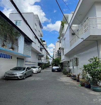 Bán nhà mặt tiền. Xe hơi đỗ cửa trên trục đường vĩnh hội