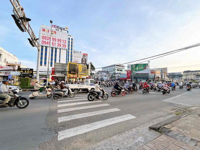 NHÀ ĐANG CHO JOLIBEE THUÊ MẶT TIỀN NGUYỄN VĂN CỪ NGAY NGÃ 4