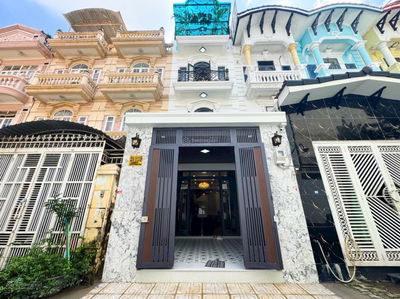 Chính chủ cần bán nhà 4 tầng full nội thất cao cấp đường xe hơi 5M lý phục man q7