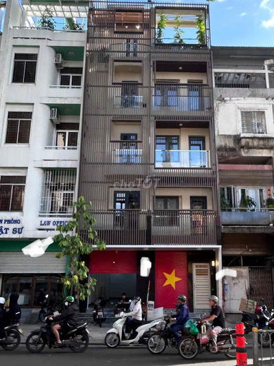 TOÀ NHÀ TRẦN QUANG KHẢI