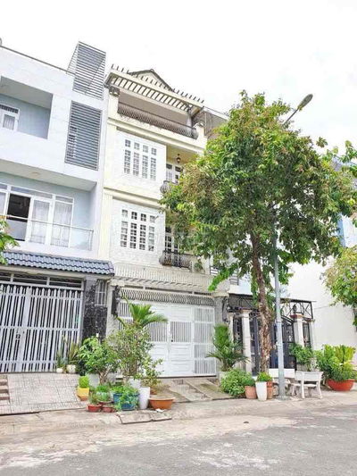 Cho thuê nhà phố mới đẹp nội thất Châu Âu