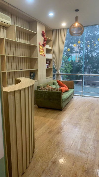 Căn hộ DT 45m T2 mặt Phố Ngọc khánh tiện ở spa, văn phòng đẹp view hồ