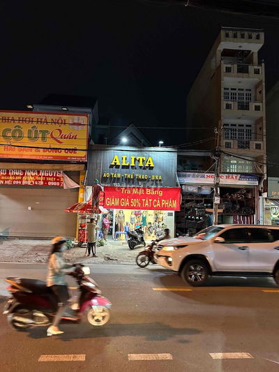 SANG NHƯỢNG MẶT BẰNG SHOP SPORT