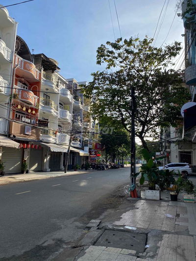 NHÀ MẶT TIỀN 80m2, 7 phòng ngủ, CX BÌNH THỚI