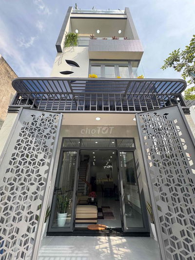 Nhà 1 trệt 2 lầu Sân thượng . Thiết kế đẹp hiện đại . Sổ HC đầy đủ..