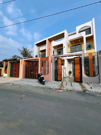 Nhà mới 380m2 SHR đường nhựa 4pn 3Wc giá 3,4 tỷ còn TL kdc Trung Thành