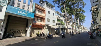 95m2 Q.3 2OM ra MT Trần Quang Diệu - Lê Văn Sỹ 
5,2 X 19m 4 tầng sthg