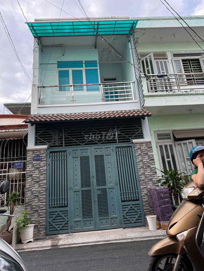 cần cho thuê căn nhà dt 4m x14 m đúc 1 trệt.1lầu hẻm 7m thông