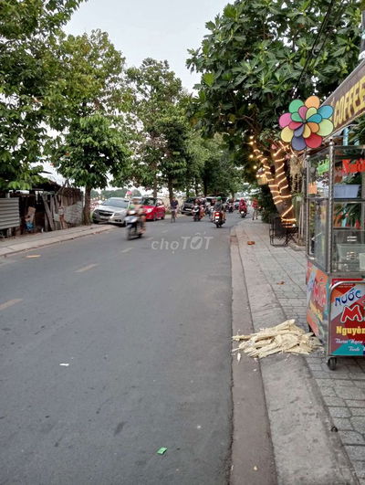 Nhà mặt tiền chưa tới 1 tỏi