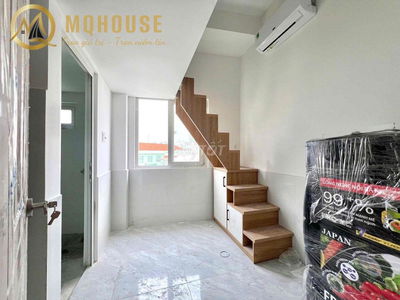 Đi bộ qua lUH, full Nội Thất, Cửa sổ trời, mới 100%