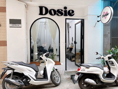 Sang Mặt bằng tiệm Nail Quận 1