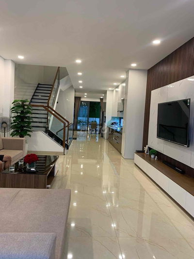 Bán nhà 5 tầng đường 10m5, có thang máy, trục đường kinh doanh sầm ức