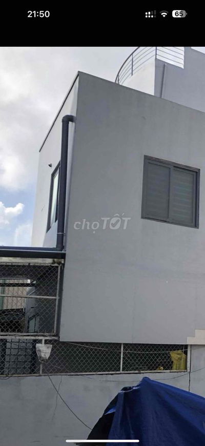 Cho thuê phòng trọ mới 100%, mặt tiền hẻm, có sân riêng