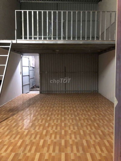 Cho thuê mặt tiền gần chợ Chiến lược Q bình tân.DT:4×9 gồm 1 lửng 1wc.