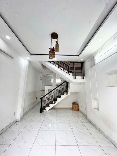 Nhà vừa ở vừa cho thuê, 102m2, 2 tầng ngay chợ Lê Đình Cẩn, 4.x tỷ