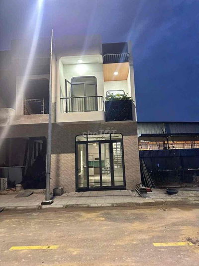 Nhà phố khu vực vòng xoay kim hằng giá 2tỉ4