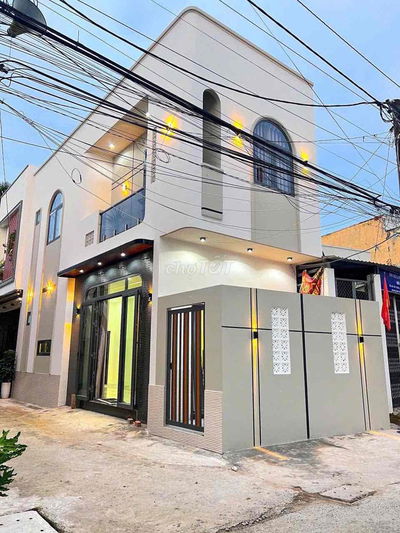 Nhà lộ oto , có phòng ngủ tầng trệt . Mới 100%