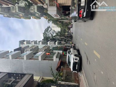 BÁN NHÀ NGUYỄN KHÁNH TOÀN OTO TRÁNH KD SẦM UẤT DT80m2*MT9m*5T DÂN XÂY. 23 TỶ