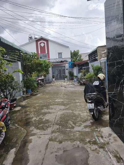 Nhà bán ngay Trung Tâm thị trấn hóc môn mới xây Đt 5.5x20 nhà cấp 4