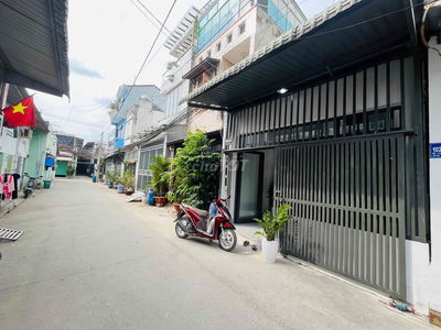 Nhà sổ hồng riêng 3pn dt 45,5m2 tc 💯 %đường 5m gần trung tâm y tế Dĩ