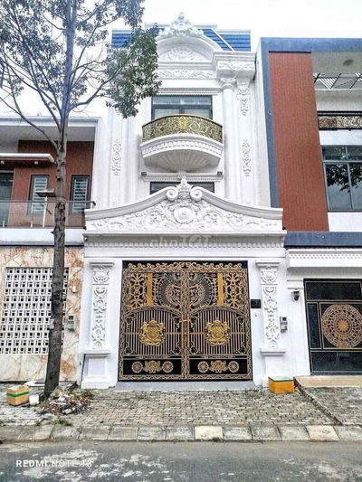 Nhà Full Nội thất . đã đổ mâm kiên cố cho sân thượng