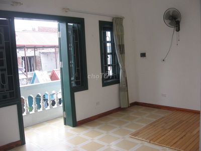 chung cư 50m giá 3,8tr đủ nội thất, điều hòa, máy giặt gần ngã tư sở