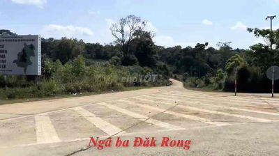 Bán Đất Mặt tiền lớn dường Đông Trường Sơn nagy ngã ba